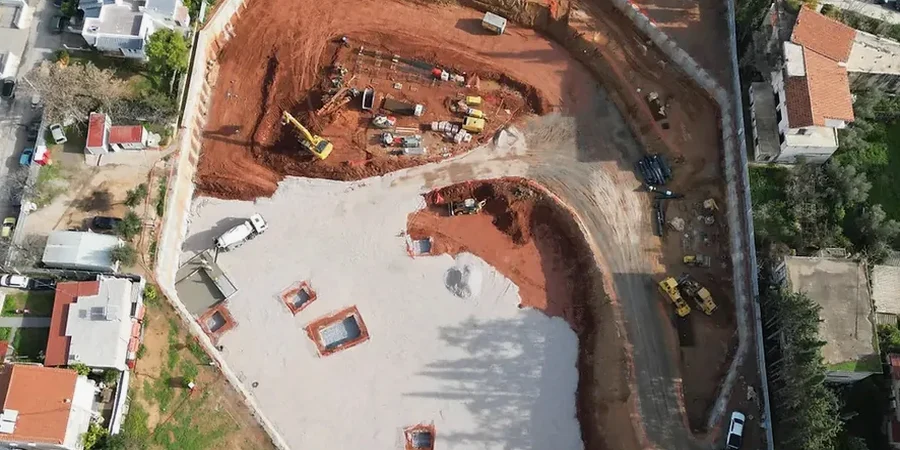 Diseño Geotécnico de Excavaciones Profundas en Buin: Suelo, Agua y Sismo