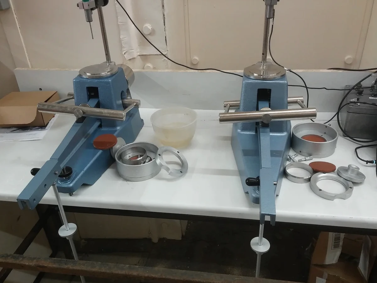 Determinación de Límites de Atterberg en Suelos de Buin: Plasticidad y Trabajabilidad